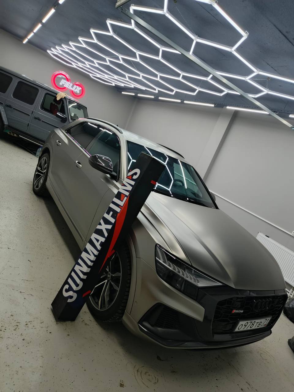 Оклейка Audi защитным полиуретаном Sunmax 25 Silver Matt Color PPF