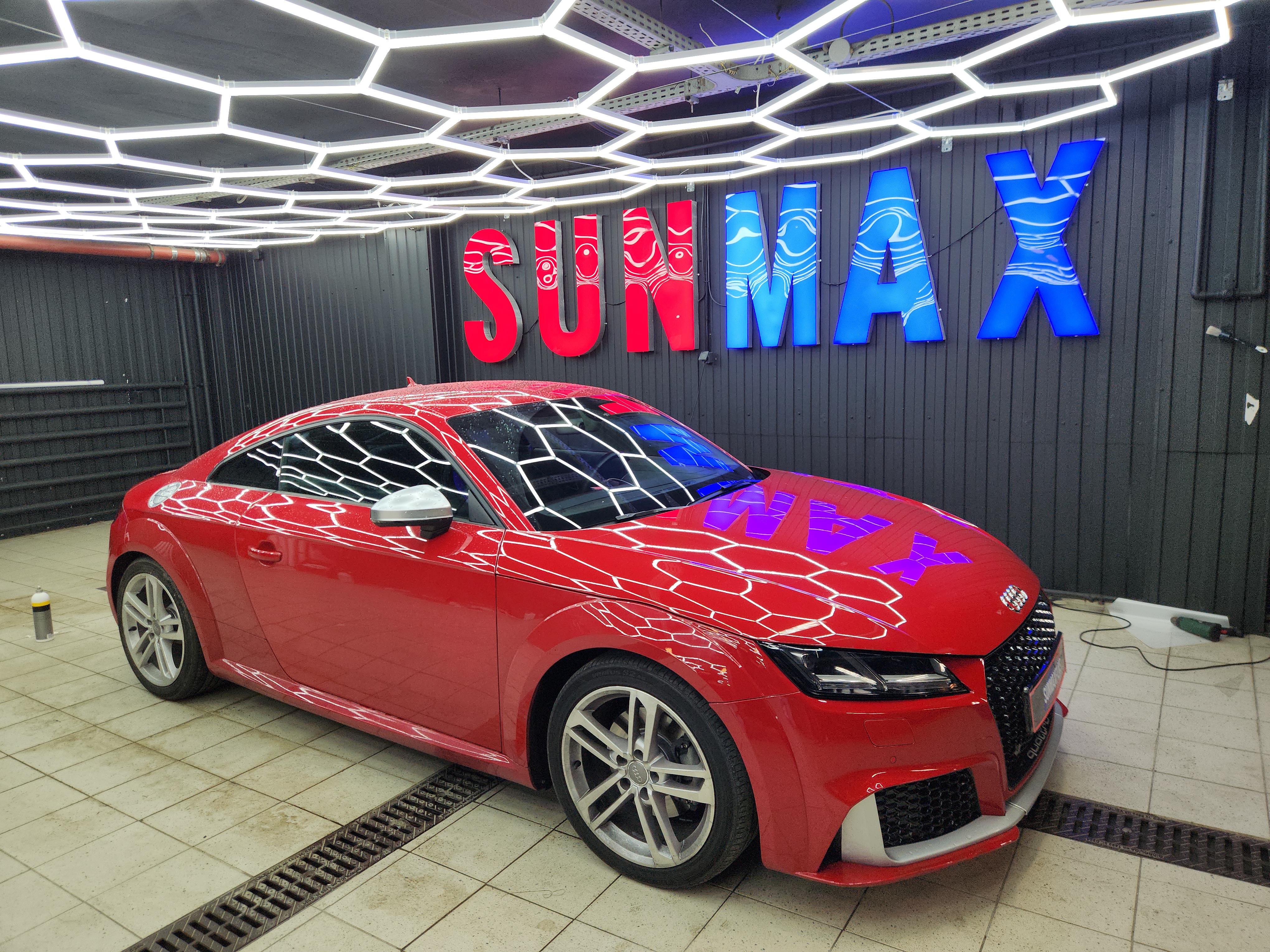 Оклейка Audi TT в прозрачный защитный полиуретан Sunmax PPF глянцевый финиш