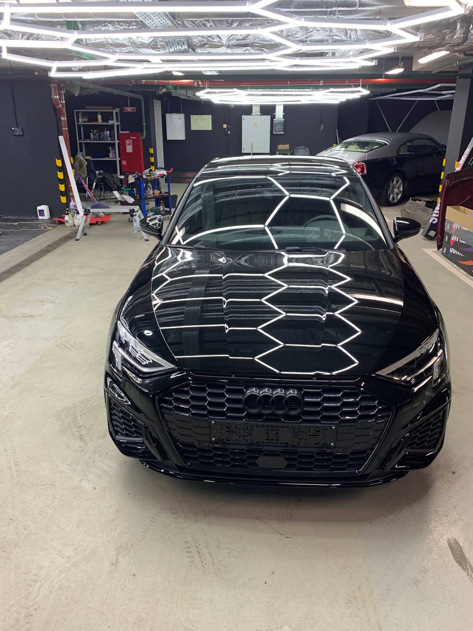 Оклейка зон риска Audi A3 прозрачным защитным полиуретаном Sunmax PPF