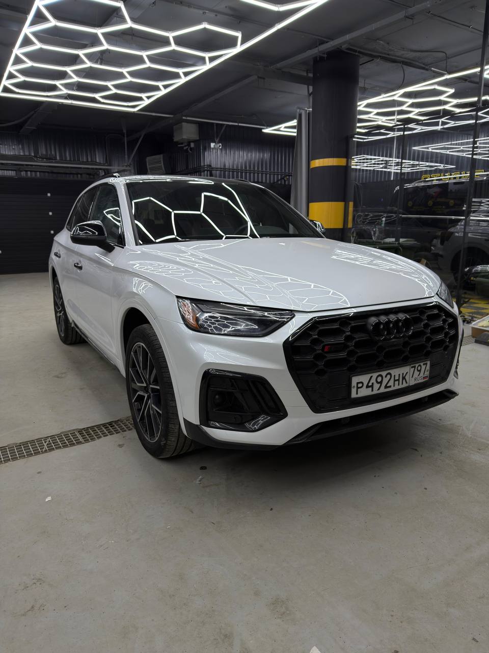 Оклейка Audi полиуретаном Sunmax 138 Pearl White PPF
