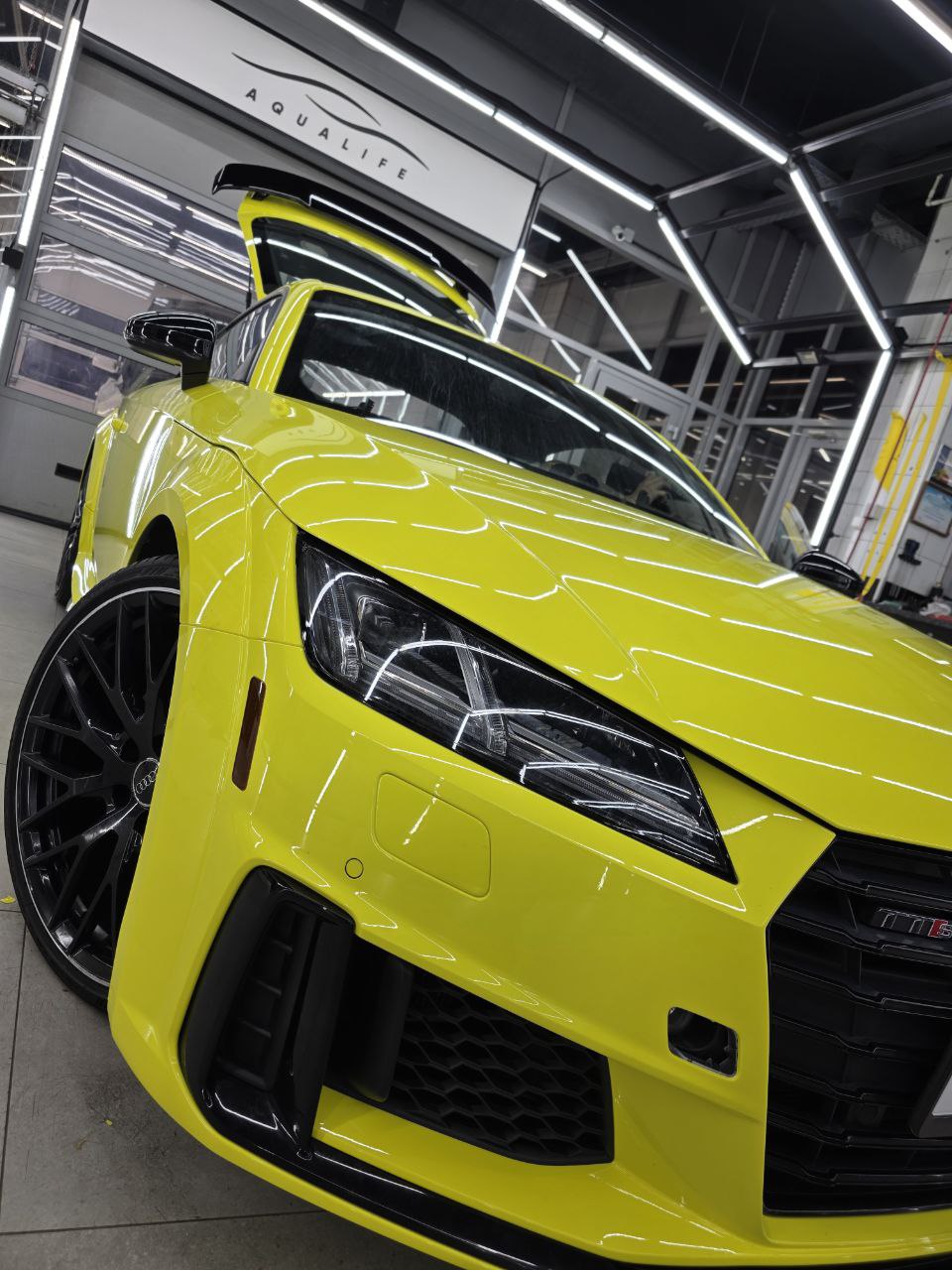 Оклейка Audi полиуретаном Sunmax 8 Crystal Lemon Gloss PPF