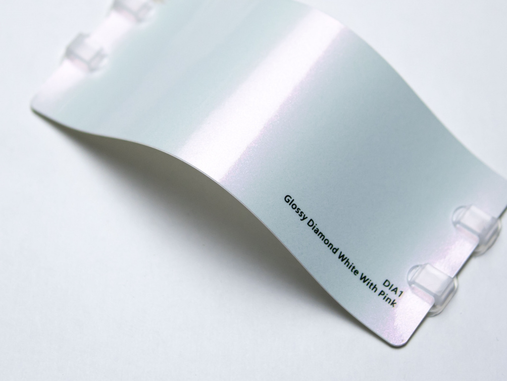 Виниловая плёнка Glossy Diamond White With Pink (белый с розовым бриллиантом), DIA1, 1,52×17,5 м