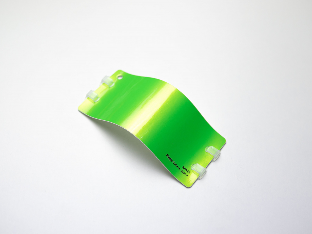 Виниловая плёнка Magic Golden Green (золотистый зеленый), MWE9, 1,52×17,5 м