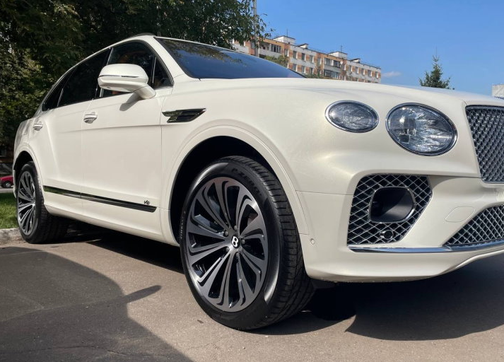 Оклейка Bentley защитным глянцевым полиуретаном Sunmax PPF