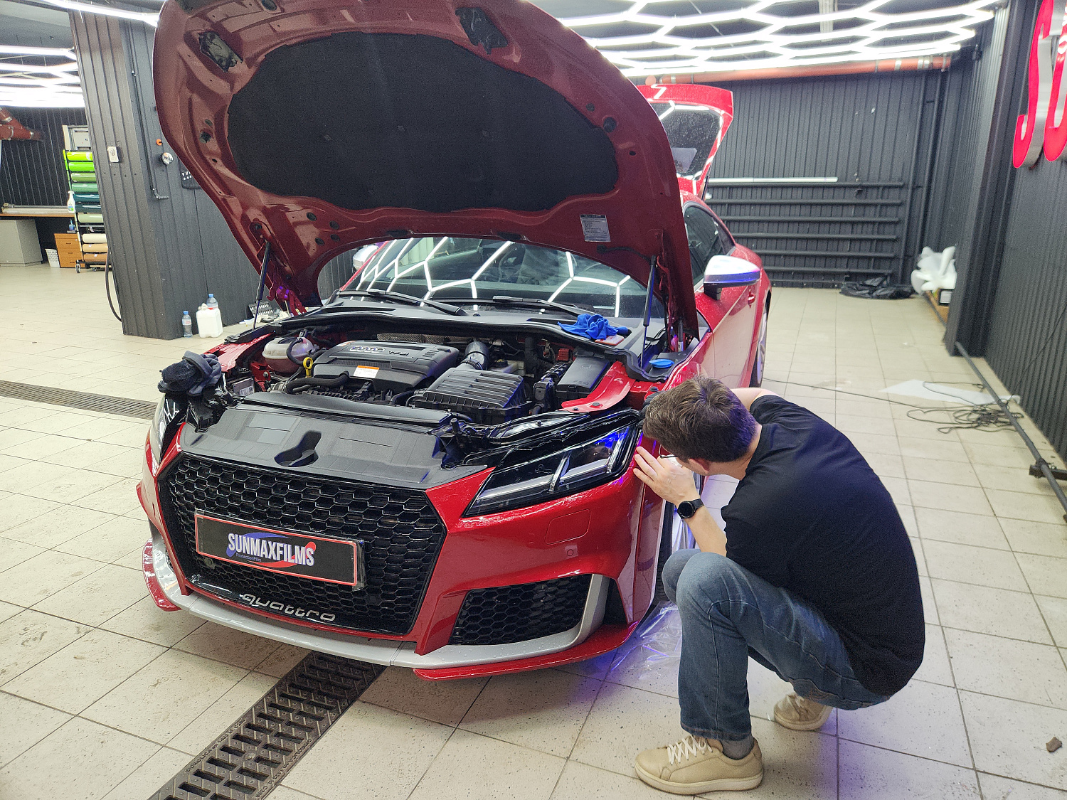 Оклейка Audi TT в прозрачный защитный полиуретан Sunmax PPF глянцевый финиш