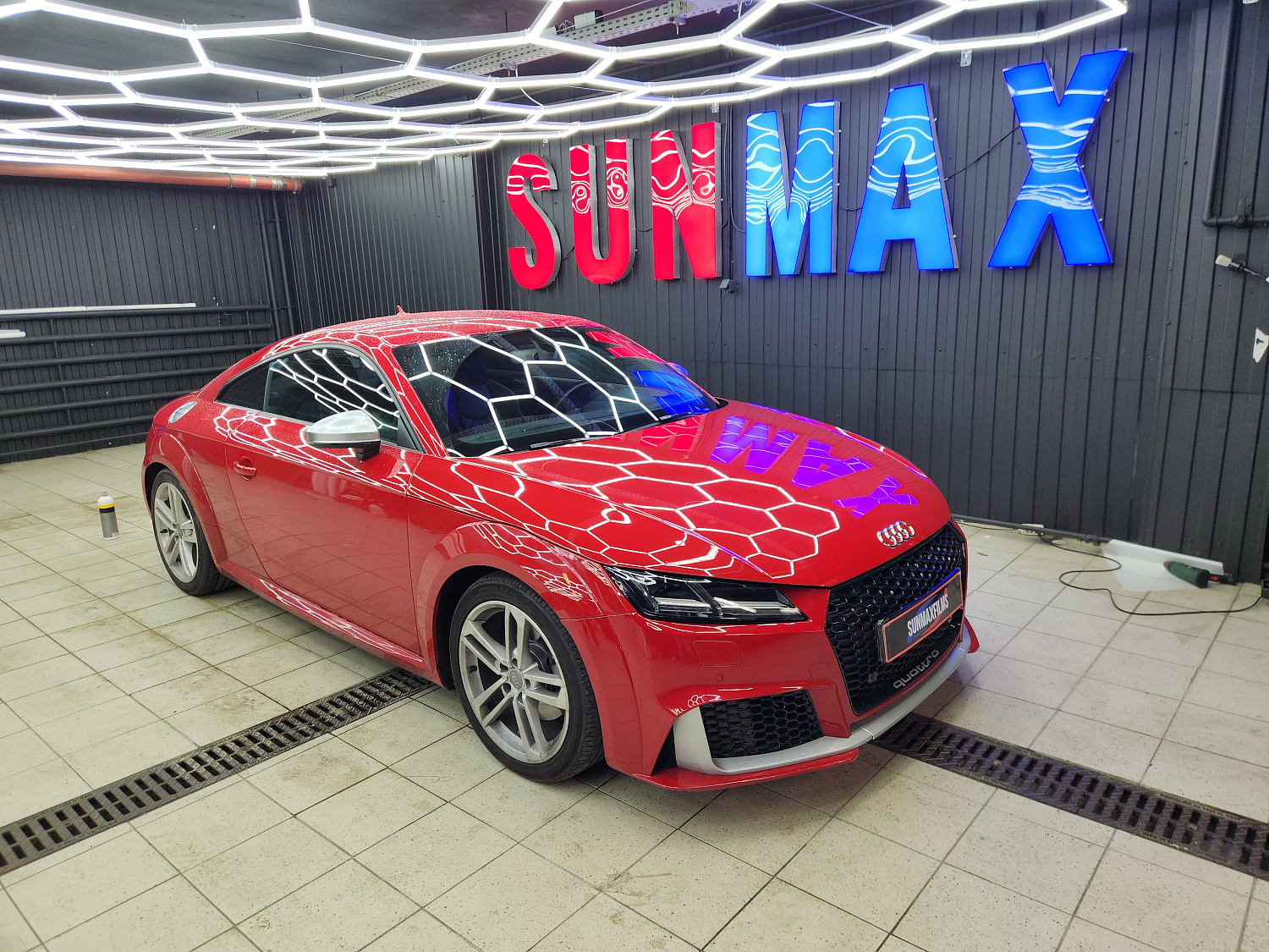 Оклейка Audi TT в прозрачный защитный полиуретан Sunmax PPF глянцевый финиш